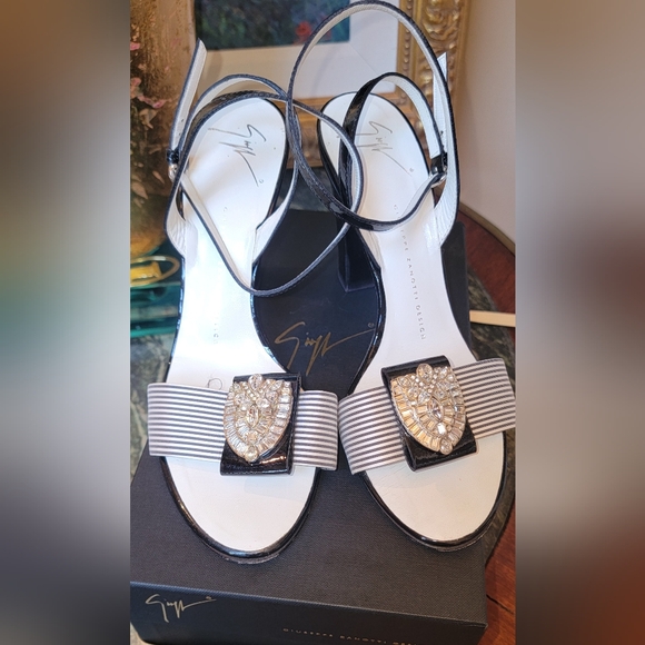 GIUSEPPE ZANOTTI BLACK PATENT LEATHER CRYSTAL HIGH HEEL BLOCK SANDALS 9.5 - Picture 9 of 11